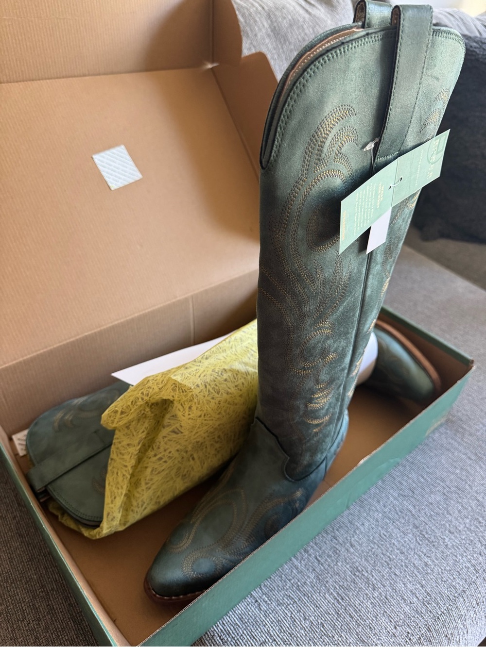 A brand new pair of boots in the box, I was unable to return. - Picture 4 of 6